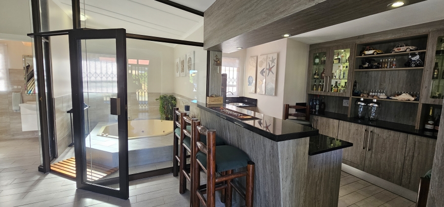 6 Bedroom Property for Sale in Gonubie Eastern Cape